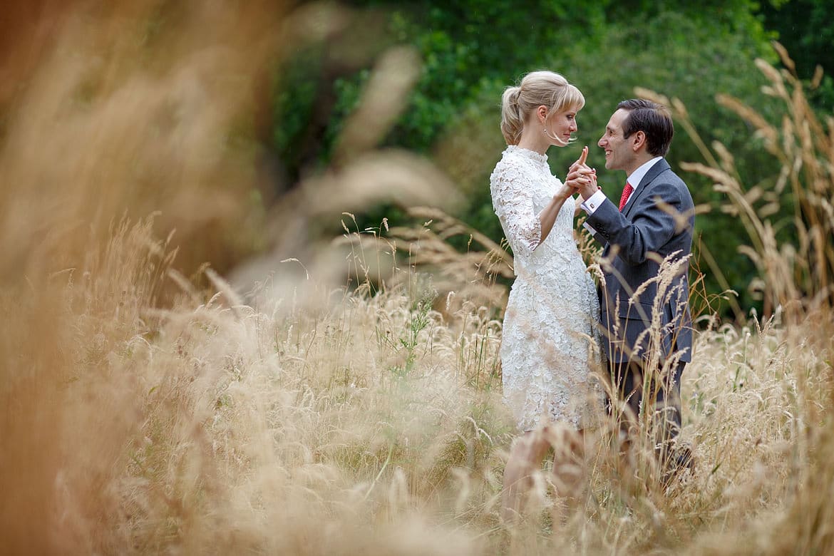 a couple portrait in the grasses at Green Park in London