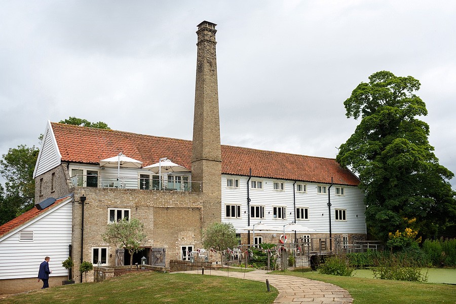 tuddenham-mill-wedding-photos-8823