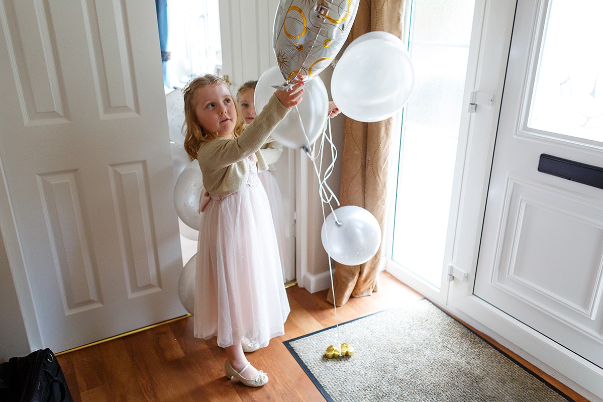 flower girls play with balloons