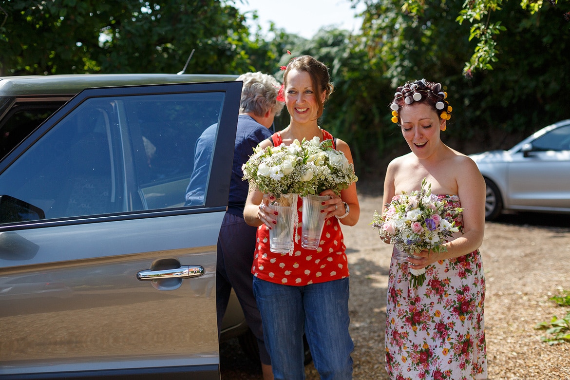 the brides flowers arrive