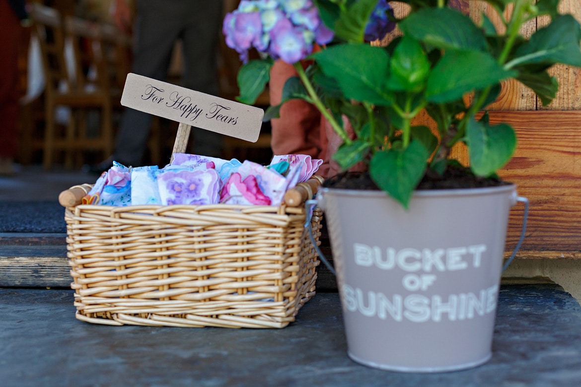 confetti for the guests