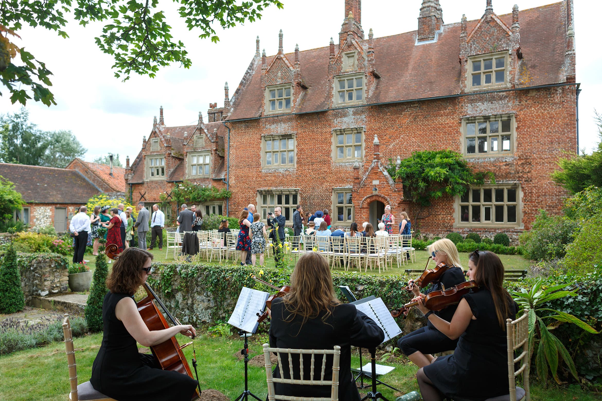 string quartet at a hautbois hall wedding