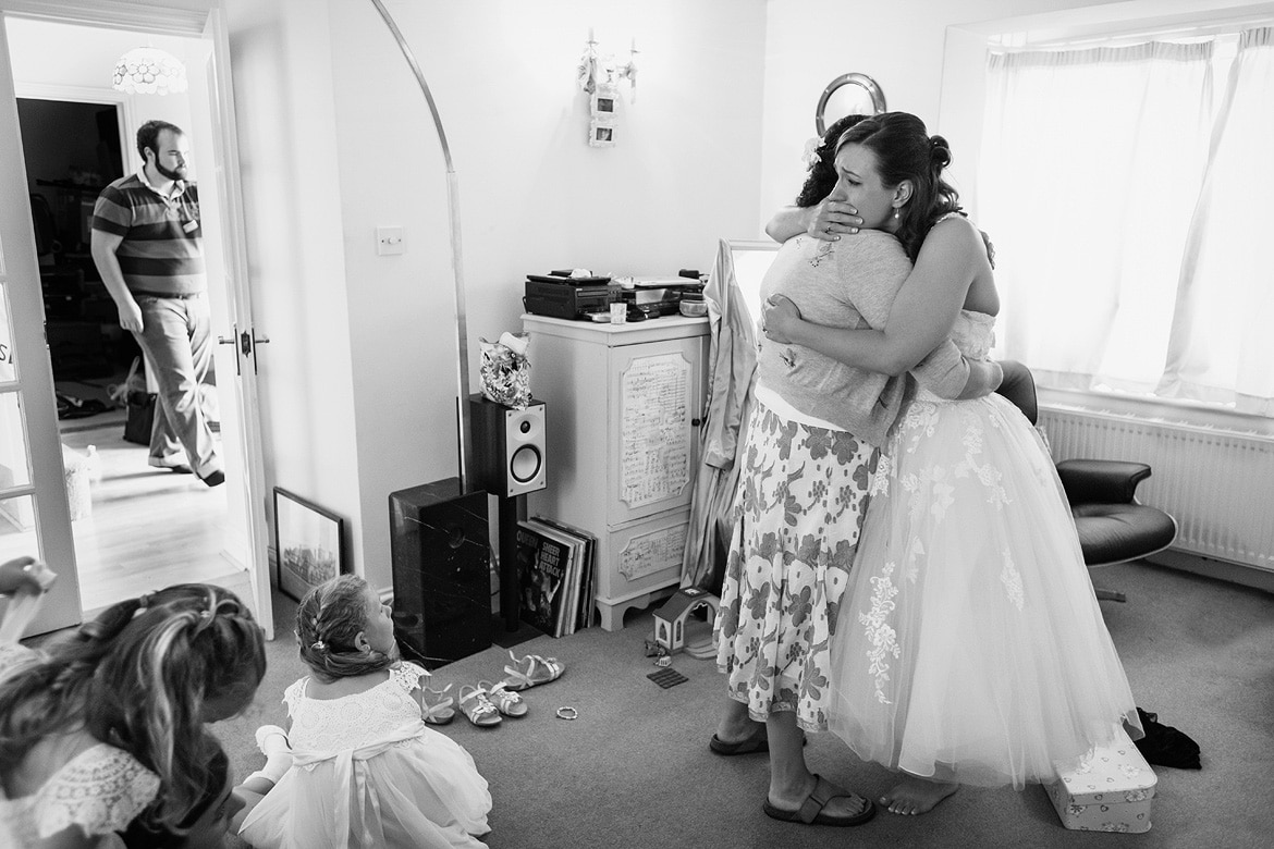 bride and mum hug before the wedding