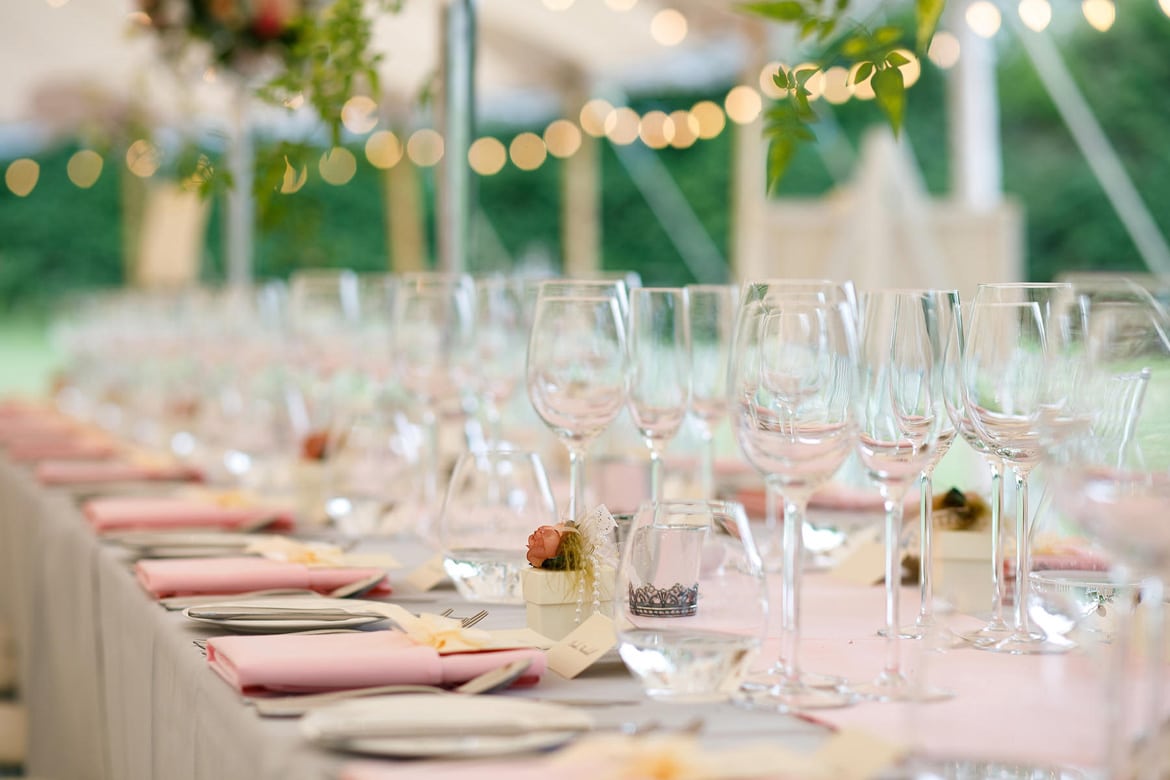 details shot of the glasses on the top table