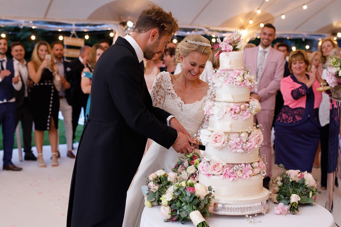 cutting the wedding cake