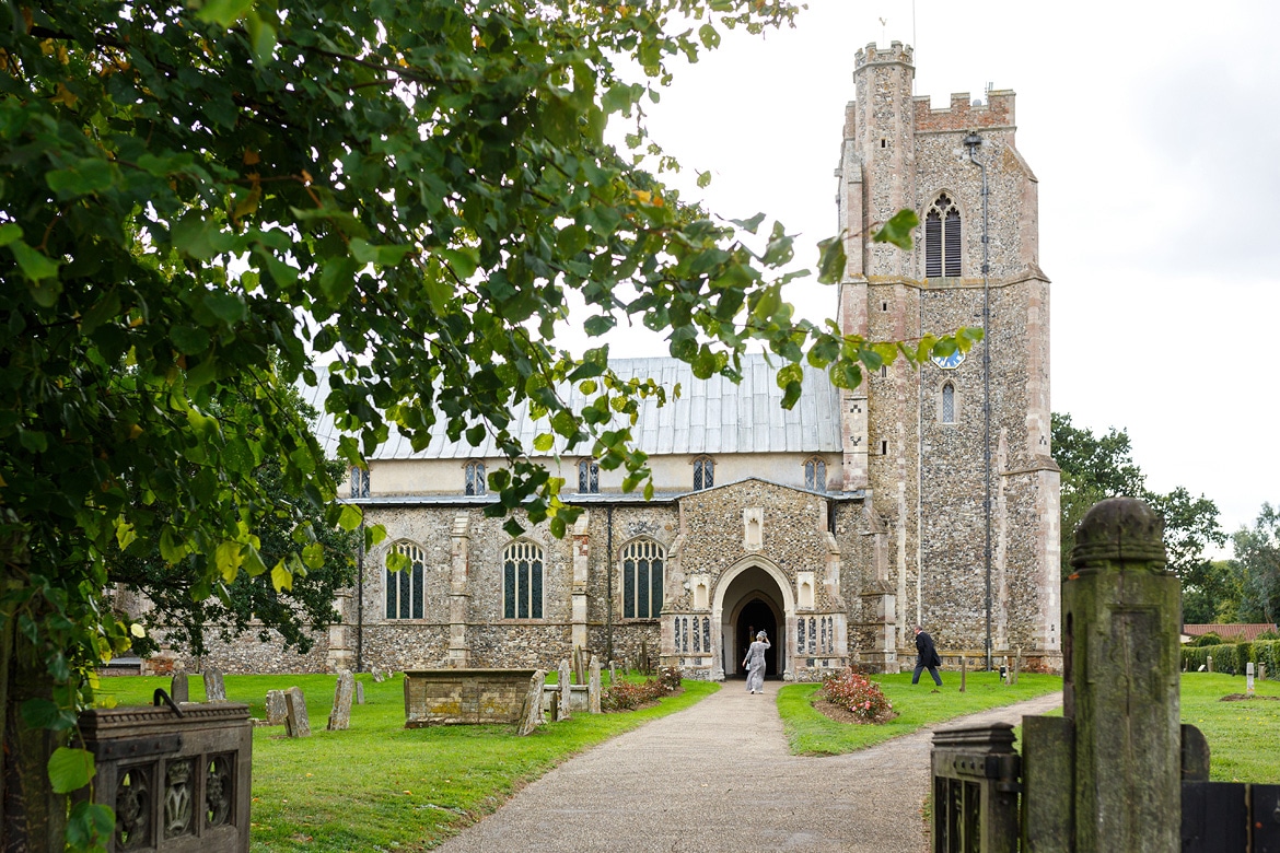 guests arrive at dennington church