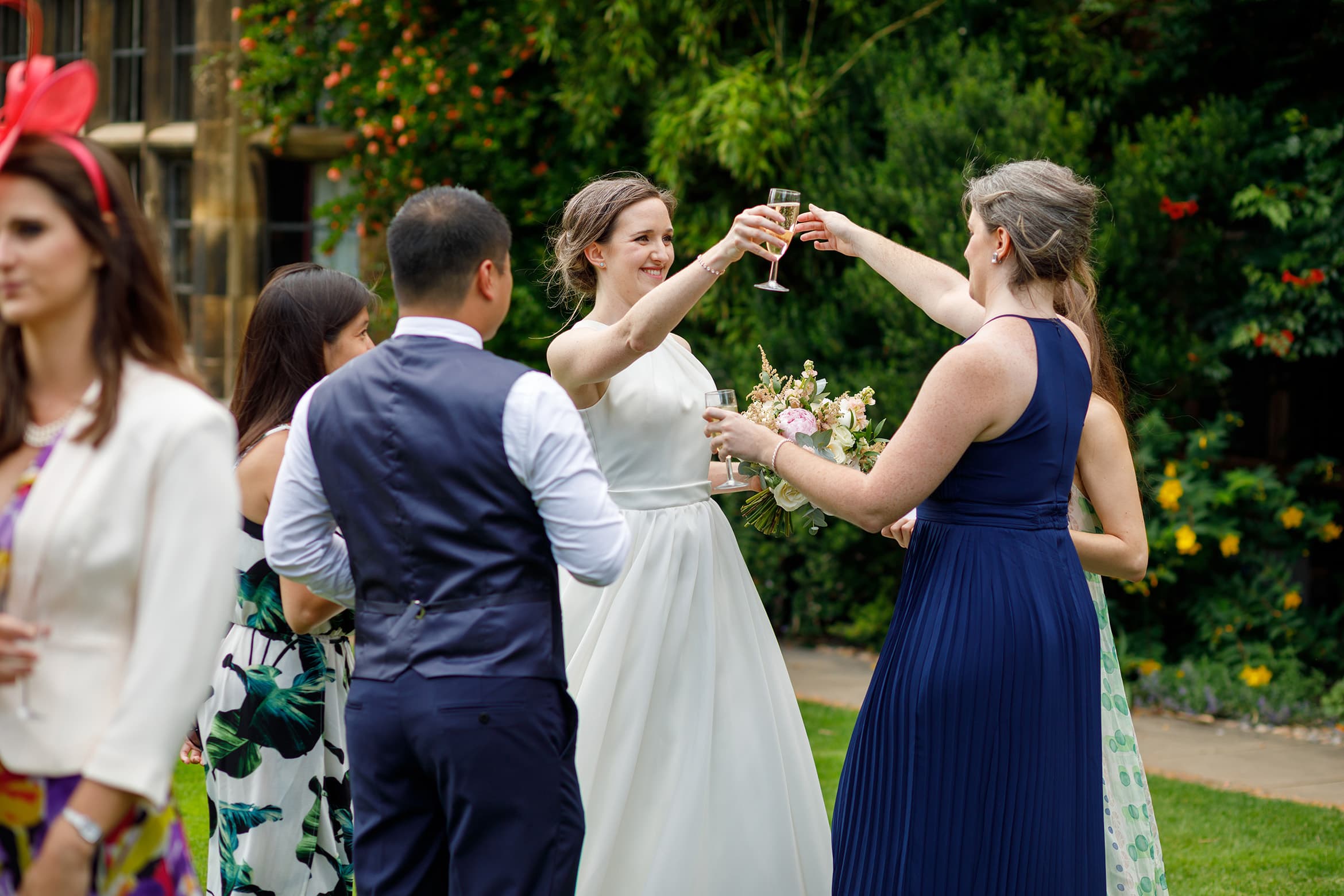 the bride greets her sister