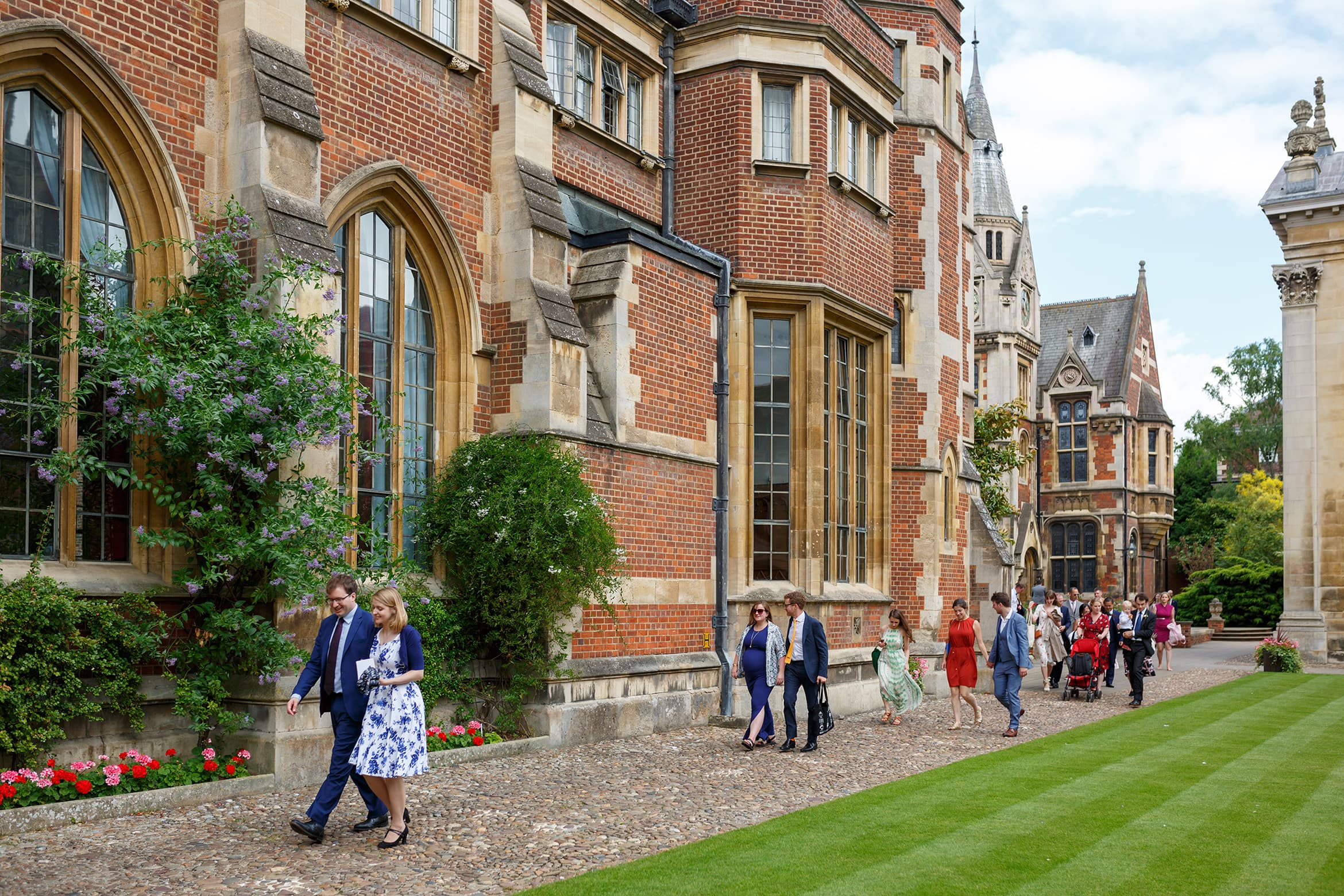 guests walk in for the wedding breakfast at pembroke college