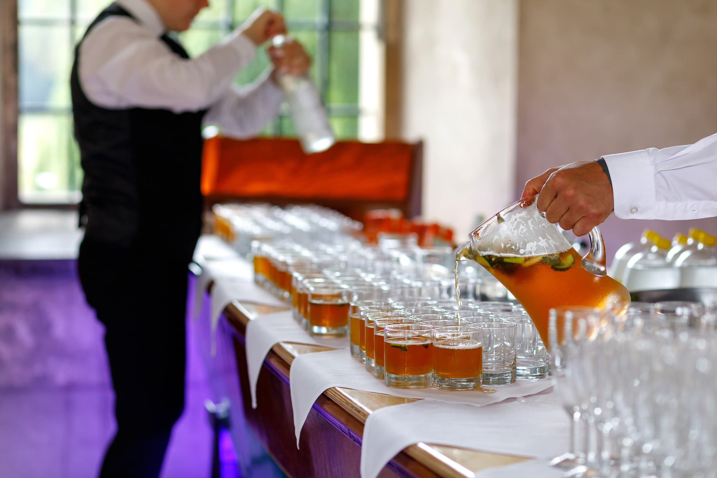 preparing welcome drinks for the wedding guest